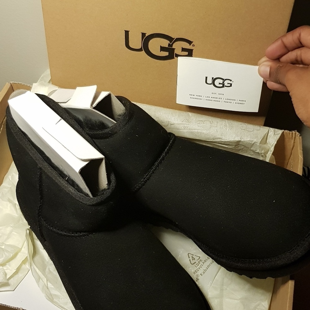 CLASSIC Ugg Mini II (Black)